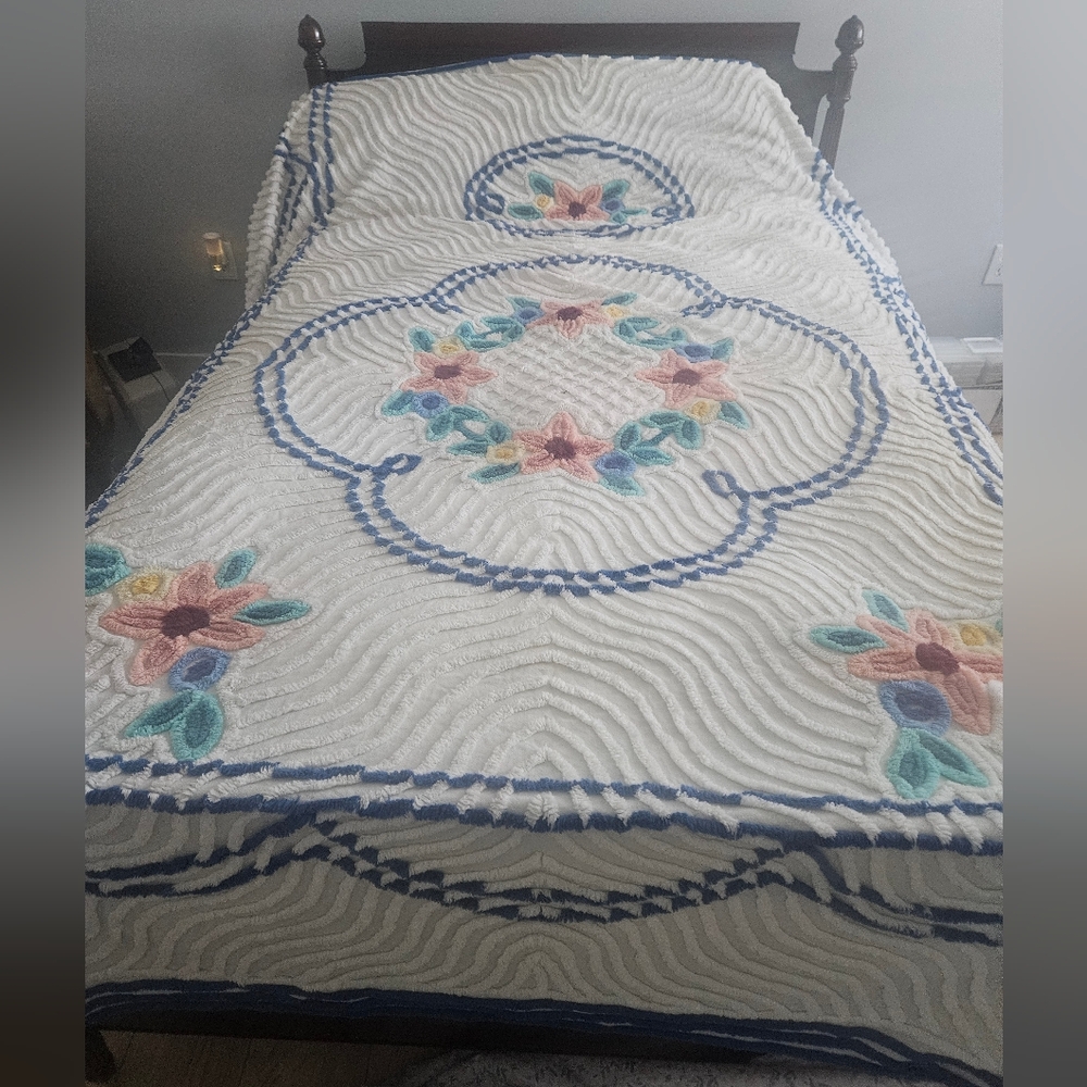 Vintage 1950s Chenille Bedspread